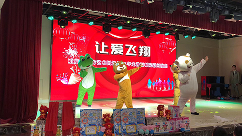 La troupe d'art « L'amour s'étend pour toujours, le sentiment sincère ne s’arrête jamais » est entrés à la maison de bienfaisance pour la quinzième fois